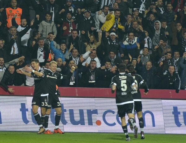 Beşiktaş ilk yarıyı lider tamamladı - Sputnik Türkiye