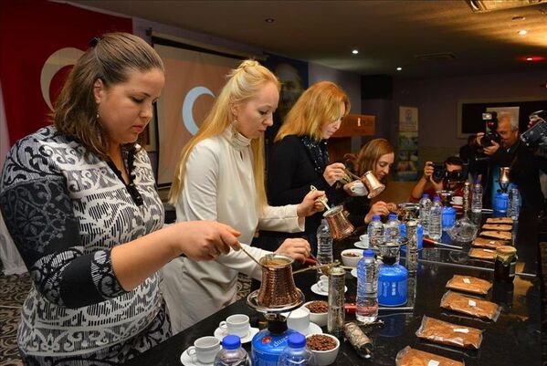 Rus gelinler ‘En iyi Türk kahvesi’ni yapmak için yarıştı - Sputnik Türkiye