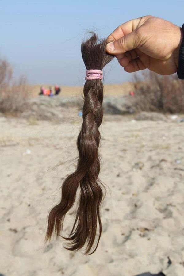 Afgan kızın saçı, boğulmasın diye kesildi. - Sputnik Türkiye