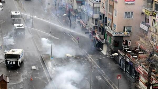 Diyarbakır'da yürüyüşe polis müdahalesi - Sputnik Türkiye