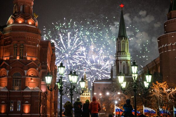 Moskova'da yeni yıl kutlamaları - Sputnik Türkiye