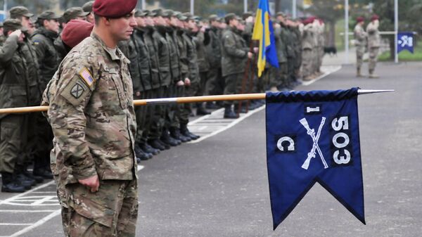 'Korkusuz Gardiyan' adlı tatbikat kapsamında Amerikan askerleri, Lviv'de Ukrayna Ulusal Tugayı'na bağlı birlikleri eğitiyor. - Sputnik Türkiye