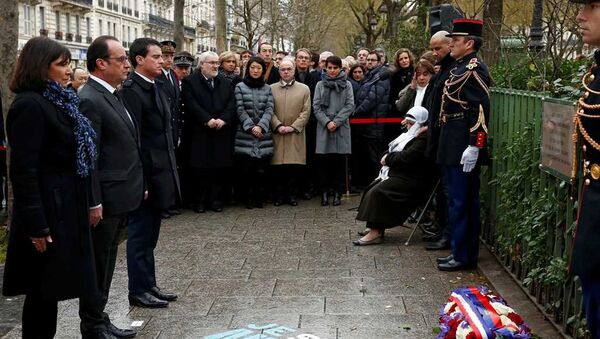 Charlie Hebdo için düzenlenen törene Fransa Cumhurbaşkanı François Hollande katıldı. - Sputnik Türkiye