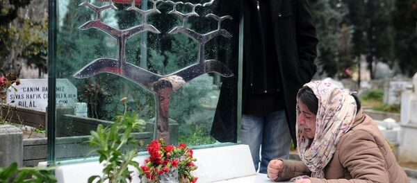 Berkin Elvan mezarı başında anıldı - Sputnik Türkiye