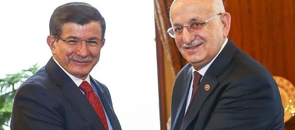 TBMM Başkanı Kahraman ile Başbakan Davutoğlu bir araya geldi. - Sputnik Türkiye