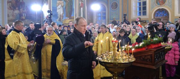 Vladimir Putin Noel ayininde - Sputnik Türkiye