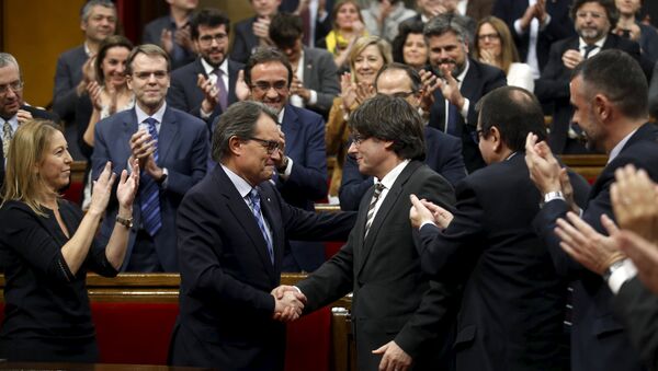 Katalonya parlamentosu / Artur Mas - Carles Puigdemont - Sputnik Türkiye