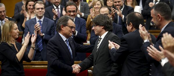 Katalonya parlamentosu / Artur Mas - Carles Puigdemont - Sputnik Türkiye