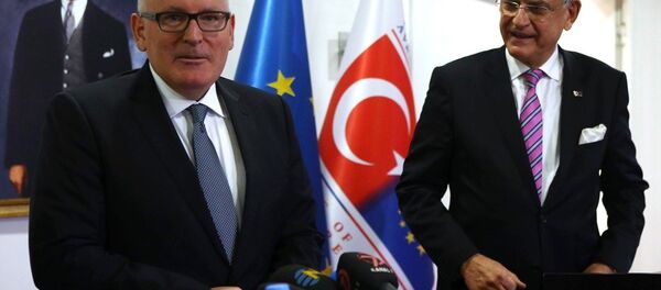 Avrupa Komisyonu Başkan Yardımcısı Frans Timmermans ve AB Bakanı Volkan Bozkır - Sputnik Türkiye