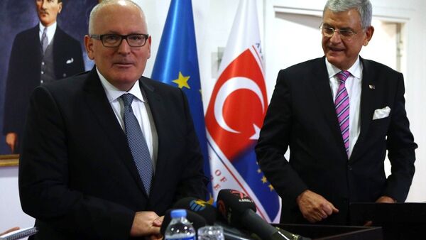 Avrupa Komisyonu Başkan Yardımcısı Frans Timmermans ve AB Bakanı Volkan Bozkır - Sputnik Türkiye