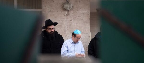 Fransa’da Yahudi öğretmene saldırı - Sputnik Türkiye