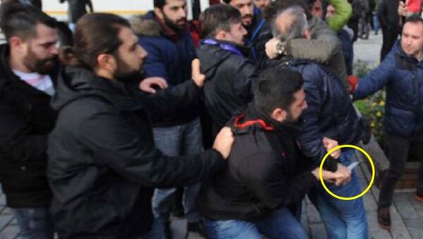 Sultanahmet’teki protestoya bıçaklı saldırı - Sputnik Türkiye