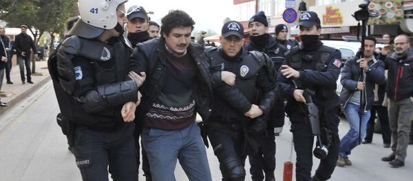 Kocaeli'nde akademisyenler gözaltına alındı. - Sputnik Türkiye