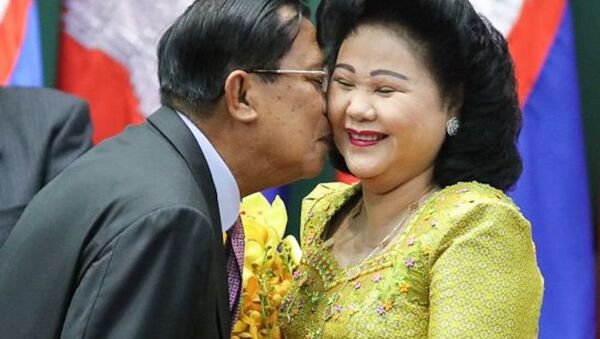 Kamboçya Başbakanı Hun Sen ve eşi Bun Rany - Sputnik Türkiye