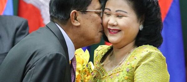Kamboçya Başbakanı Hun Sen ve eşi Bun Rany - Sputnik Türkiye