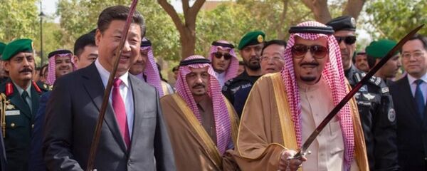 Çin lideri Şi Cinping- Suudi Arabistan Kralı Selman bin Abdülaziz - Sputnik Türkiye