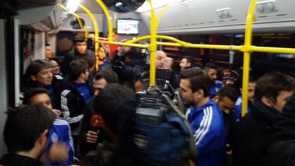 Tuzlaspor, Fenerbahçe maçına 500T Halk Otobüsü ile geldi. - Sputnik Türkiye