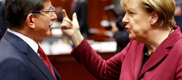 Türkiye Başbakanı Ahmet Davutoğlu- Almanya Başbakanı Angela Merkel - Sputnik Türkiye