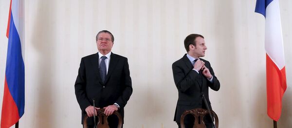 Rusya Ekonomi Bakanı Aleksey Ulyukayev - Fransa Ekonomi Bakanı Emmanuel Macron - Sputnik Türkiye