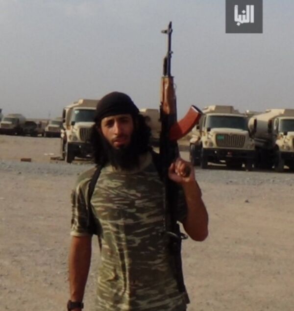 ABD, Kasım 2015’te örgütün ‘kalbi’ Rakka’da düzenlediği hava operasyonunda Emwazi’nin öldürüldüğünden yüzde 99 emin olduklarını açıklamıştı. IŞİD de adını Ebu Muharib El Muhacir olarak verdiği Emwazi’nin öldüğünü geçen hafta İngilizce yayın yapan Dabiq dergisinde duyurmuştu. - Sputnik Türkiye