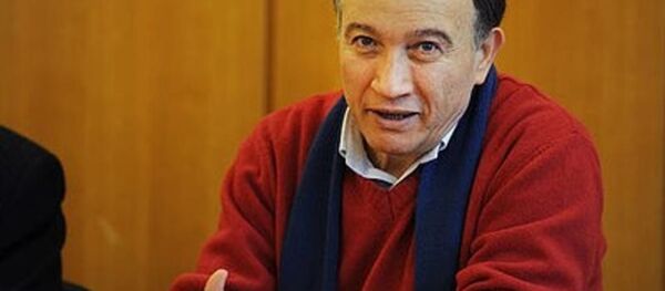 Batı’nın bu süreçte ikiyüzlü davrandığını söyleyen Heysem Menna, Suriye’de askeri zaferin imkânsız olduğunu, koalisyonun bile buna inanmadığı belirtti. - Sputnik Türkiye