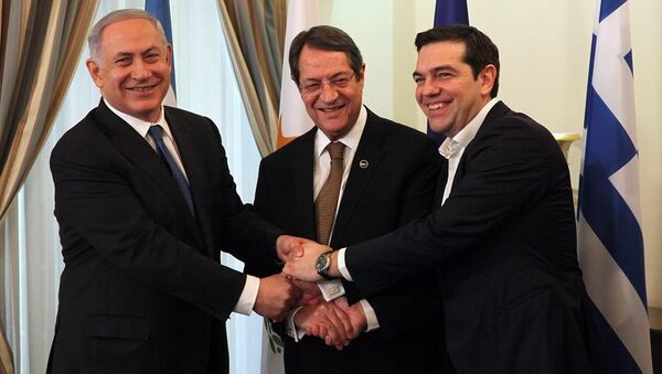 İsrail Başbakanı Benyamin Netanyahu- Güney Kıbrıs lideri Nikos Anastasiadis- Yunanistan Başbakanı Aleksis Çipras - Sputnik Türkiye