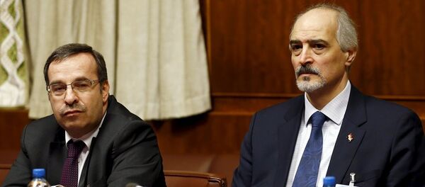 Cenevre'de düzenlenen Suriye görüşmelerine Suriye'nin BM Büyükelçisi Beşar Caferi katıldı. - Sputnik Türkiye