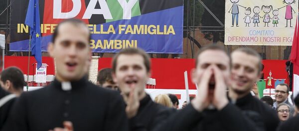 İtalyanlar, eşcinsel evliğine karşı sokaklara döküldü. - Sputnik Türkiye