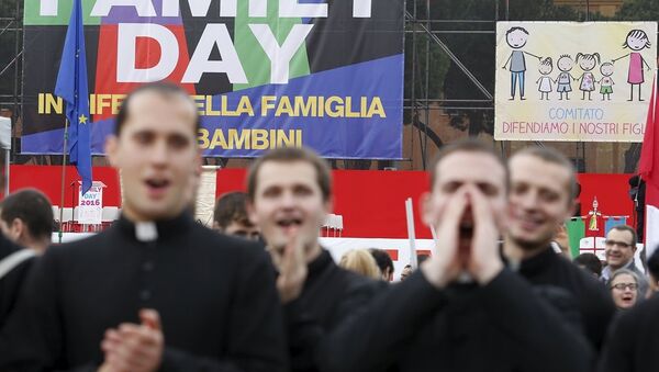 İtalyanlar, eşcinsel evliğine karşı sokaklara döküldü. - Sputnik Türkiye