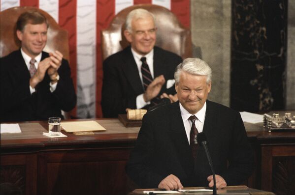 Rusya Devlet Başkanı Boris Yeltsin ABD Kongresi oturumunda konuşuyor. - Sputnik Türkiye