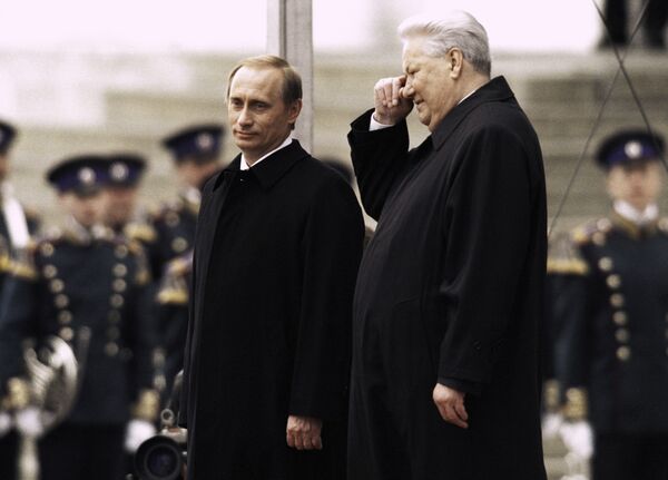 Rusya Federasyonu’nun ilk Devlet Başkanı Boris Yeltsin  Rusya Devlet Başkanı Vladimir Putin’in 2000 yılındaki göreve başlama töreninde. - Sputnik Türkiye