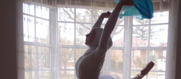 14 yaşındaki Stephanie Kurlow, dünyanın ilk başörtülü profesyonel balerini olmayı hedefliyor. - Sputnik Türkiye