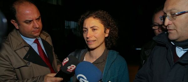 Aydın'da yakalanan terör örgütü DHKP/C üyesi İbrahim Akkol ile Fadik Adıyaman'ın avukatı Oya Aslan - Sputnik Türkiye