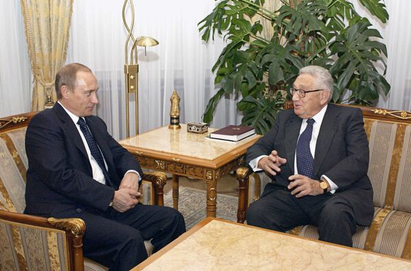 Putin ve Kissenger bugüne kadar 10’dan fazla özel görüşme gerçekleştirdi. - Sputnik Türkiye