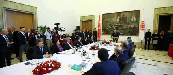 Anayasa Mutabakat Komisyonu, ilk toplantısını yapmak üzere TBMM Başkanı İsmail Kahraman Başkanlığında toplandı. - Sputnik Türkiye