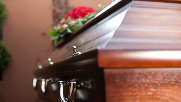 Eşinin öldürmek için katil tuttuğu kadın kendi cenazesini bastı - Sputnik Türkiye