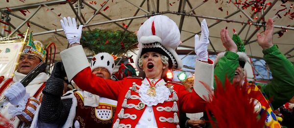 Köln'deki kadınlar karnavalında cinsel taciz - Sputnik Türkiye