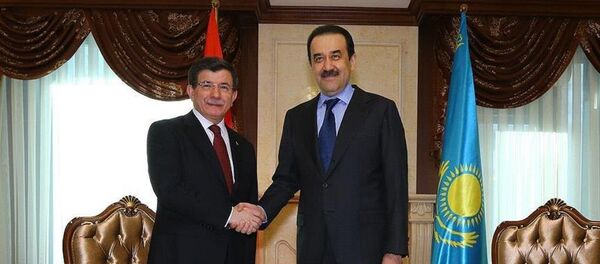 Başbakan Ahmet Davutoğlu ve Kazakistan Başbakanı Karim Masimov Başbakan Ahmet Davutoğlu ve Kazakistan Başbakanı Karim Masimov - Sputnik Türkiye