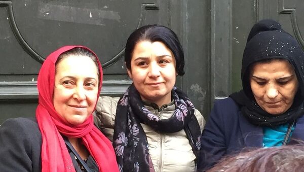 YPJ komutanlarından Nesrin Abdullah (ortada) - Sputnik Türkiye