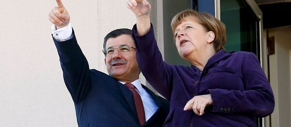 Almanya Başbakanı Angela Merkel ve Başbakan Ahmet Davutoğlu Almanya Başbakanı Angela Merkel ve Başbakan Ahmet Davutoğlu - Sputnik Türkiye