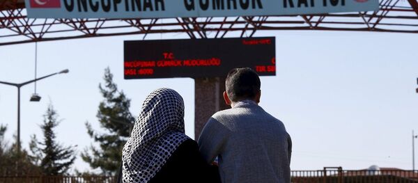 Öncüpınar Sınır Kapısı'nda yakınlarını bekleyen Suriyeliler - Sputnik Türkiye