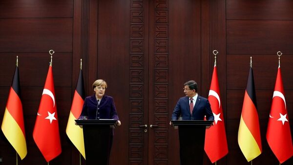 Başbakan Ahmet Davutoğlu, resmi ziyaret için Türkiye'de bulunan Almanya Başbakanı Angela Merkel ile Çankaya Köşkü'nde bir araya geldi. - Sputnik Türkiye