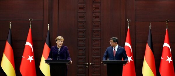 Başbakan Ahmet Davutoğlu, resmi ziyaret için Türkiye'de bulunan Almanya Başbakanı Angela Merkel ile Çankaya Köşkü'nde bir araya geldi. - Sputnik Türkiye