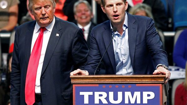 ABD'de Cumhuriyetçi Parti başkan adaylarından Donald Trump ve oğlu Eric Trump - Sputnik Türkiye