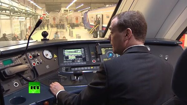 Medvedev bir gün için 'tramvayların efendisi' oldu - Sputnik Türkiye