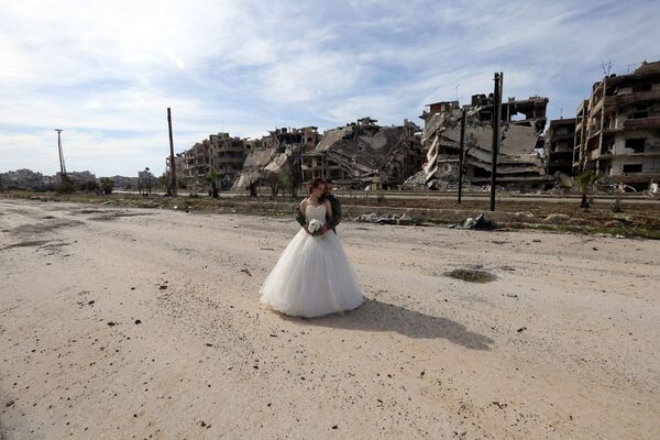 Harabeye dönen Humus’tan düğün fotoğrafları - Sputnik Türkiye