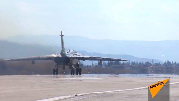 Rus uçakları Suriye semalarında/ Video haber - Sputnik Türkiye
