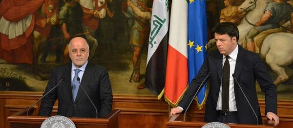 Resmi temaslar için Roma'da bulunan Irak Başbakanı Haydar el-İbadi (solda), İtalya Başbakanı Matteo Renzi (sağda) ile başbakanlık sarayı Chigi'de görüştü. - Sputnik Türkiye