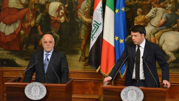 Resmi temaslar için Roma'da bulunan Irak Başbakanı Haydar el-İbadi (solda), İtalya Başbakanı Matteo Renzi (sağda) ile başbakanlık sarayı Chigi'de görüştü. - Sputnik Türkiye