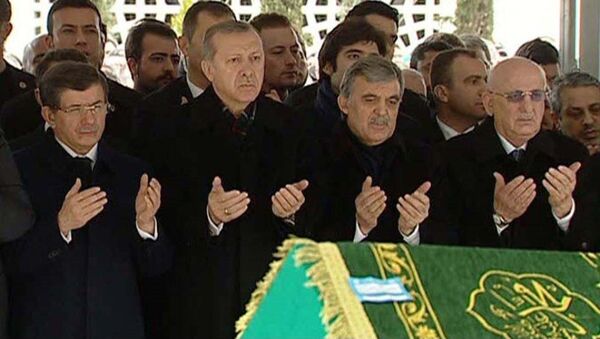 Cumhurbaşkanı Abdullah Gül'ün kayınpederi Ahmet Özyurt, İstanbul'da toprağa verildi. - Sputnik Türkiye